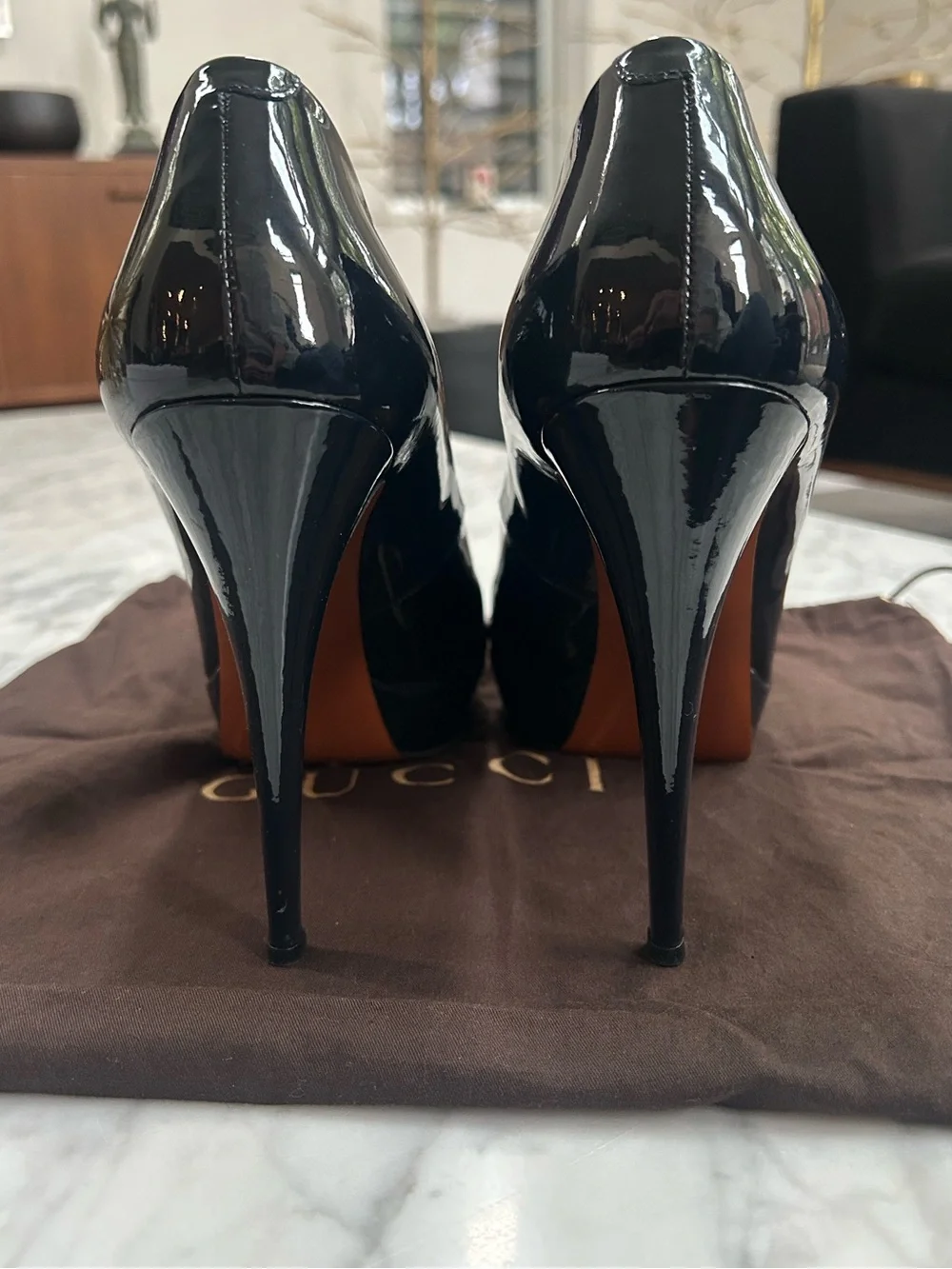 Gucci Navy Patent Leather Platform Pumps Size 41